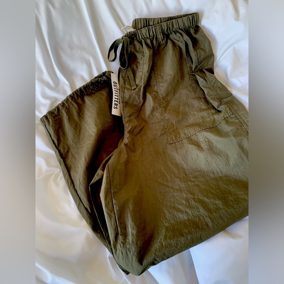 NWT - UO Dark Khaki-Green Parachute Pants - Picture 1 of 5